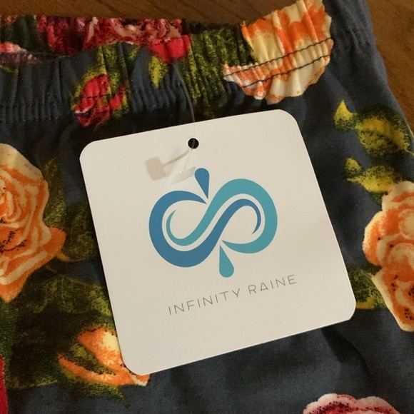 BUNDLE OF 4 Pairs of Floral and Paisley Leggings Size M NWT gifted - Picture 5 of 14